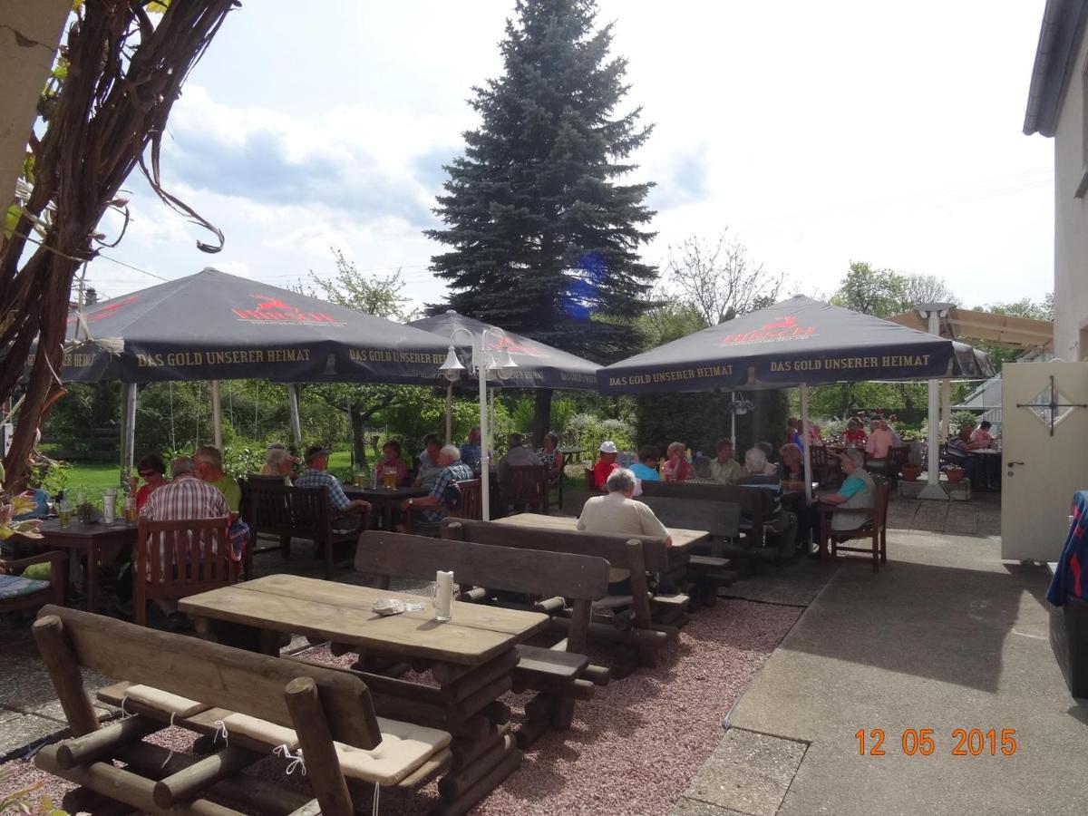 Hotel 4 Jahreszeiten Mit Restaurant อัลบ์ชตัดท์ ภายนอก รูปภาพ