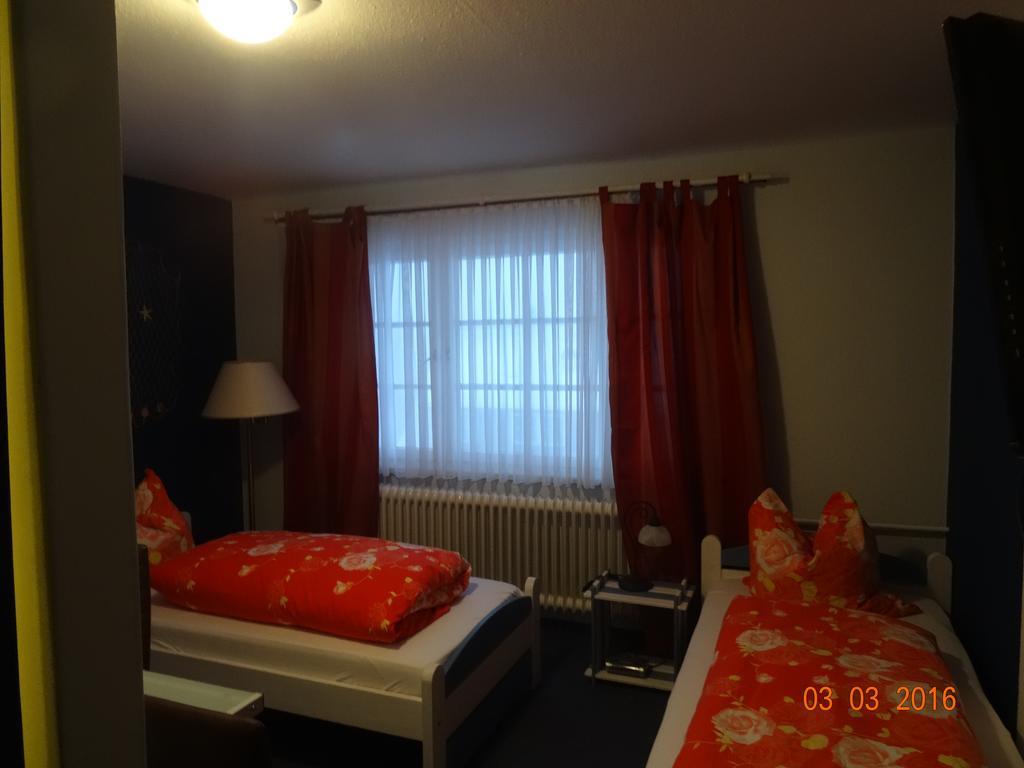 Hotel 4 Jahreszeiten Mit Restaurant อัลบ์ชตัดท์ ภายนอก รูปภาพ