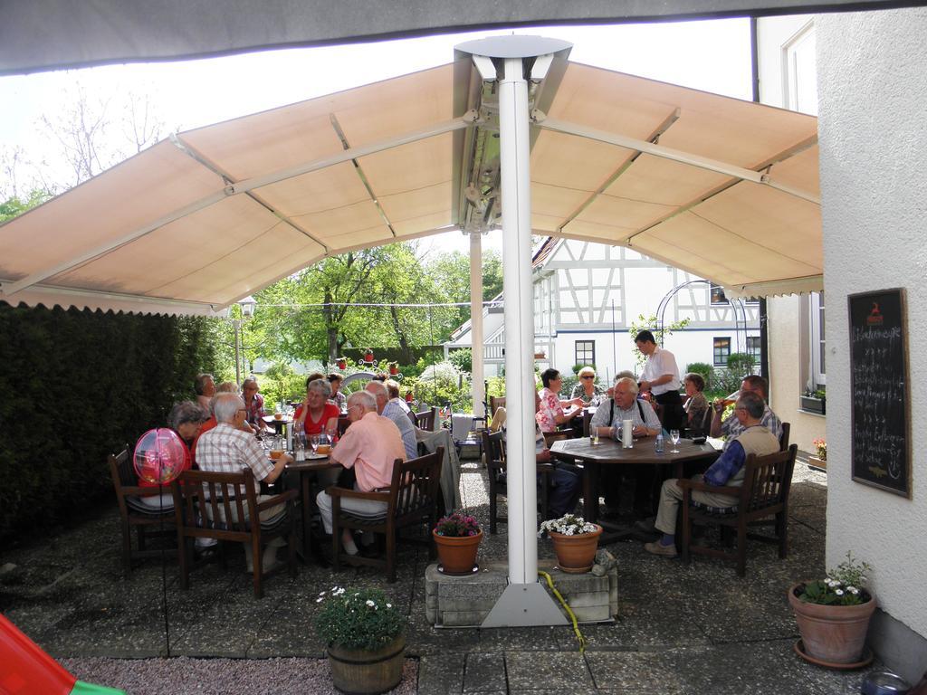 Hotel 4 Jahreszeiten Mit Restaurant อัลบ์ชตัดท์ ภายนอก รูปภาพ