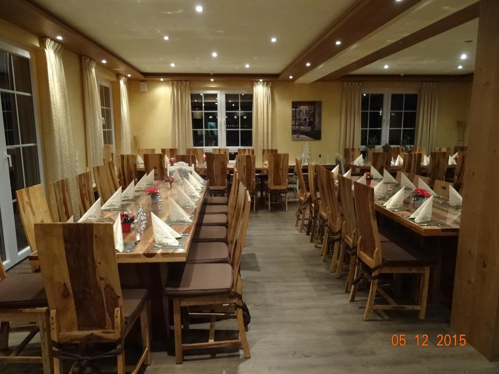 Hotel 4 Jahreszeiten Mit Restaurant อัลบ์ชตัดท์ ภายนอก รูปภาพ