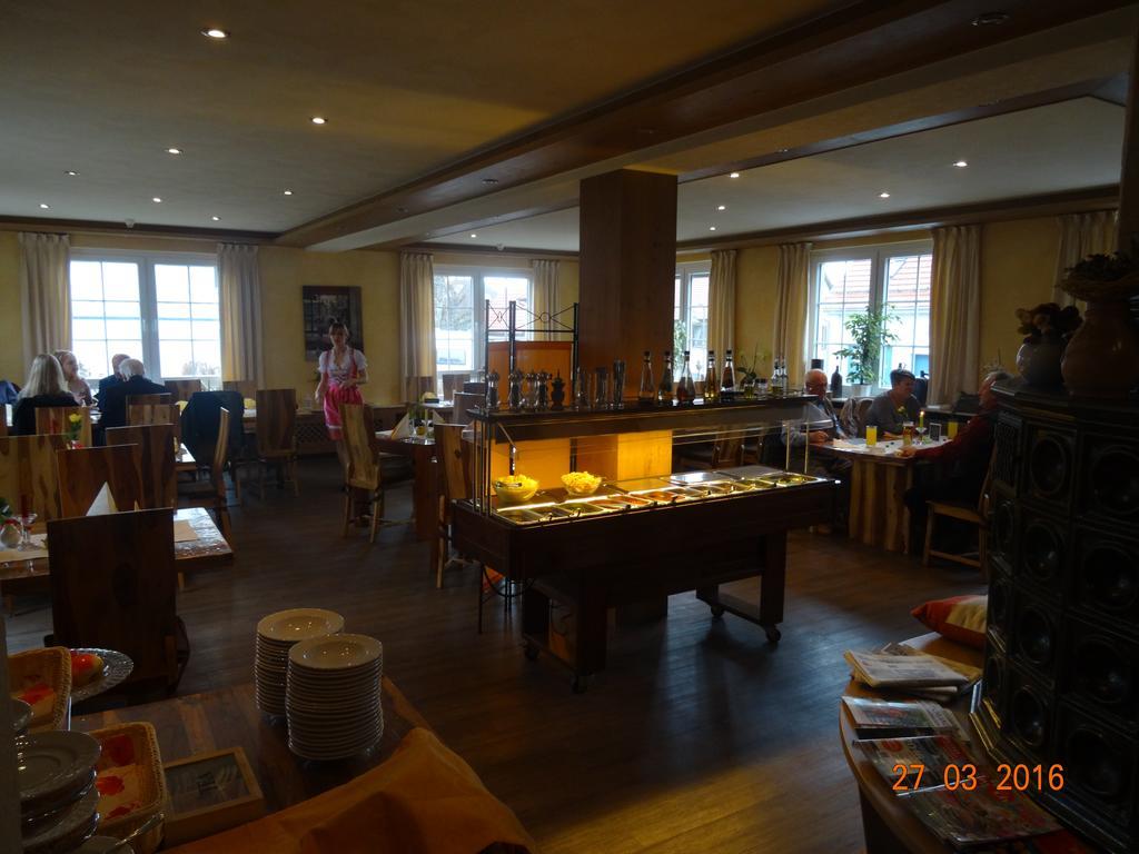 Hotel 4 Jahreszeiten Mit Restaurant อัลบ์ชตัดท์ ภายนอก รูปภาพ