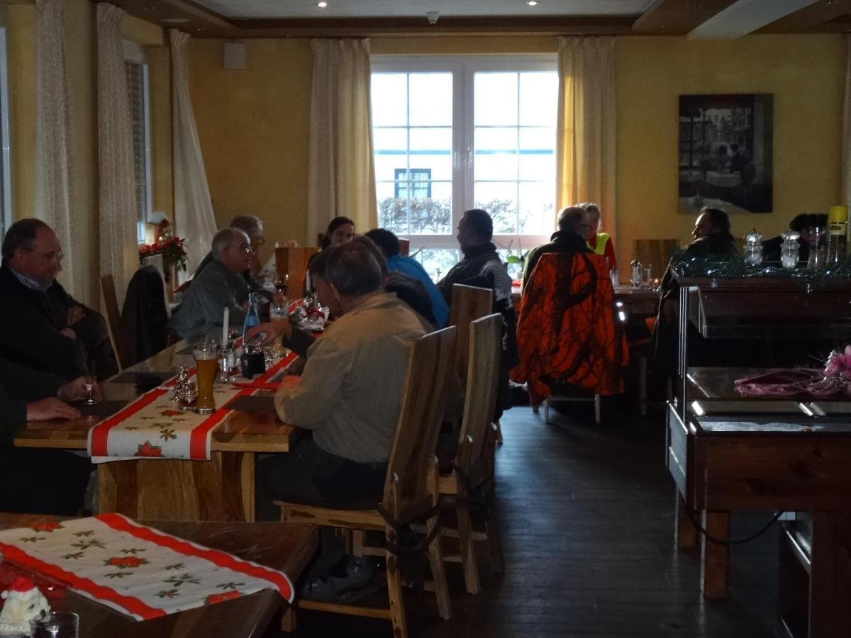 Hotel 4 Jahreszeiten Mit Restaurant อัลบ์ชตัดท์ ภายนอก รูปภาพ