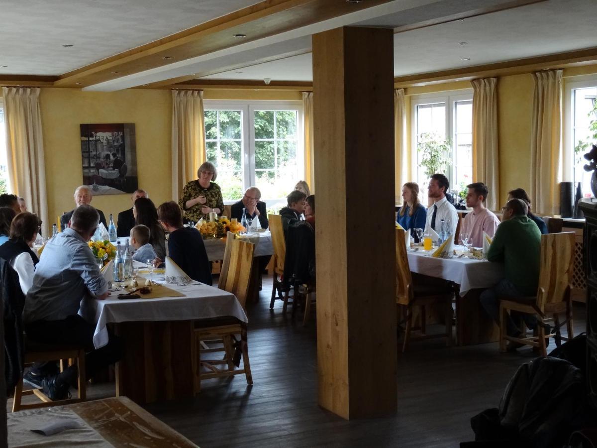 Hotel 4 Jahreszeiten Mit Restaurant อัลบ์ชตัดท์ ภายนอก รูปภาพ