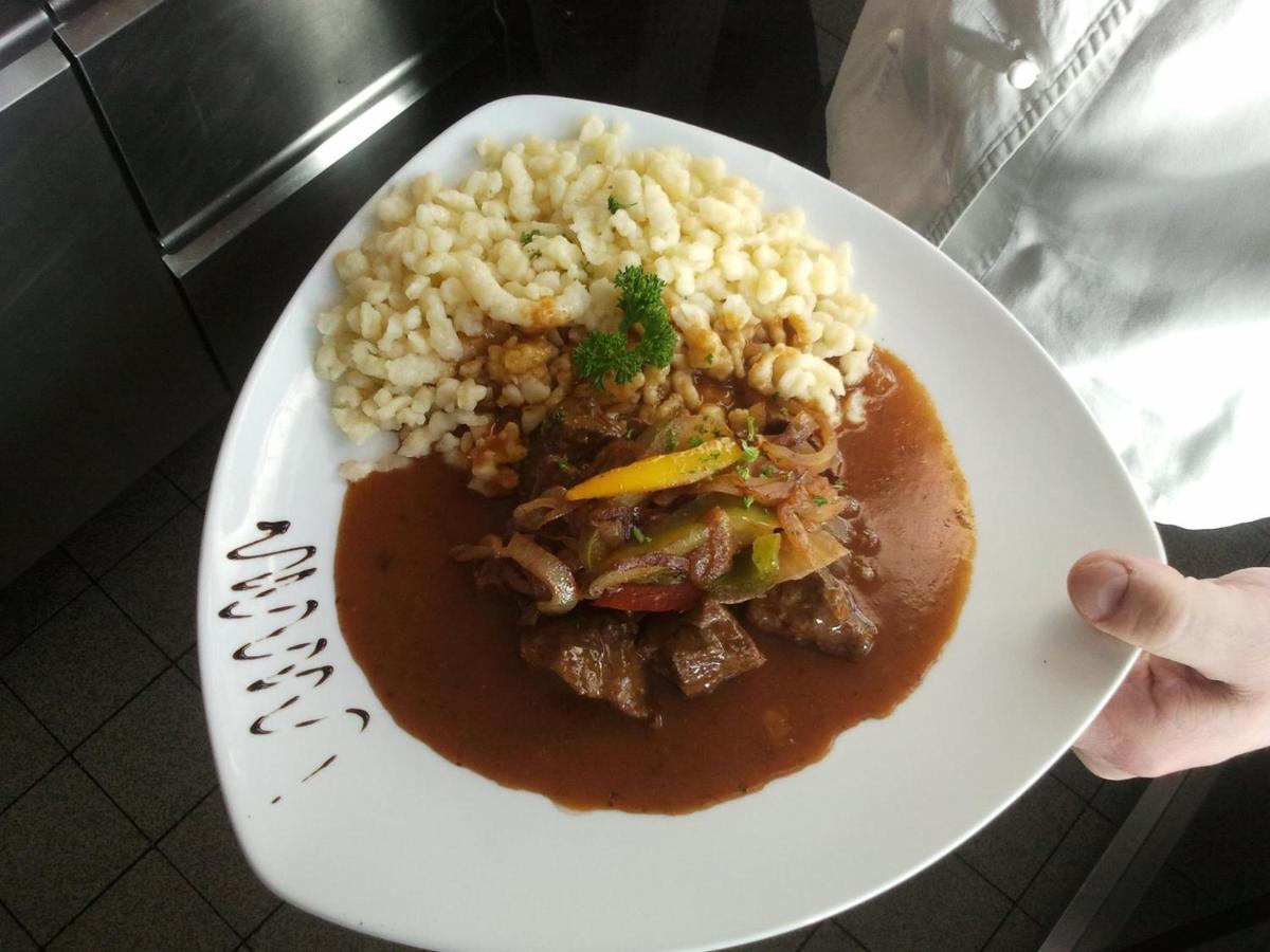 Hotel 4 Jahreszeiten Mit Restaurant อัลบ์ชตัดท์ ภายนอก รูปภาพ