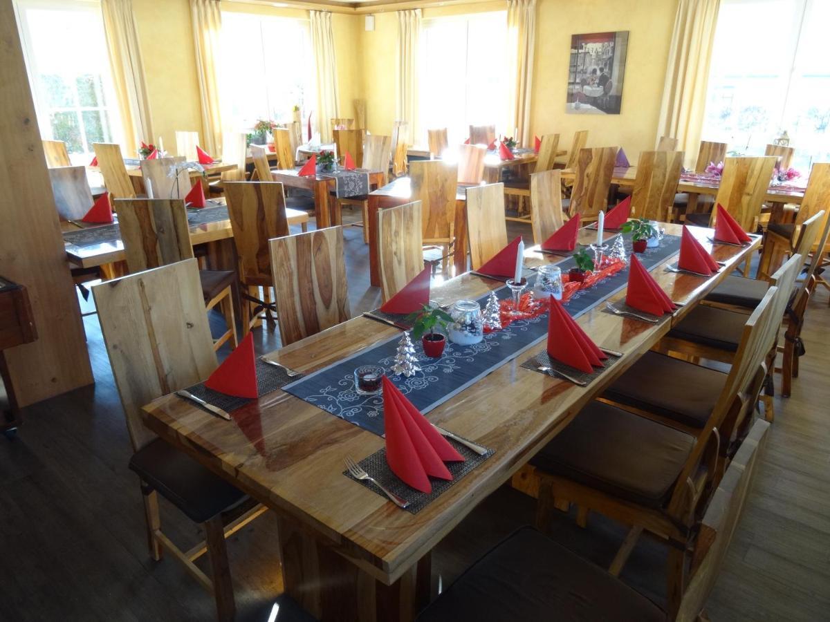 Hotel 4 Jahreszeiten Mit Restaurant อัลบ์ชตัดท์ ภายนอก รูปภาพ