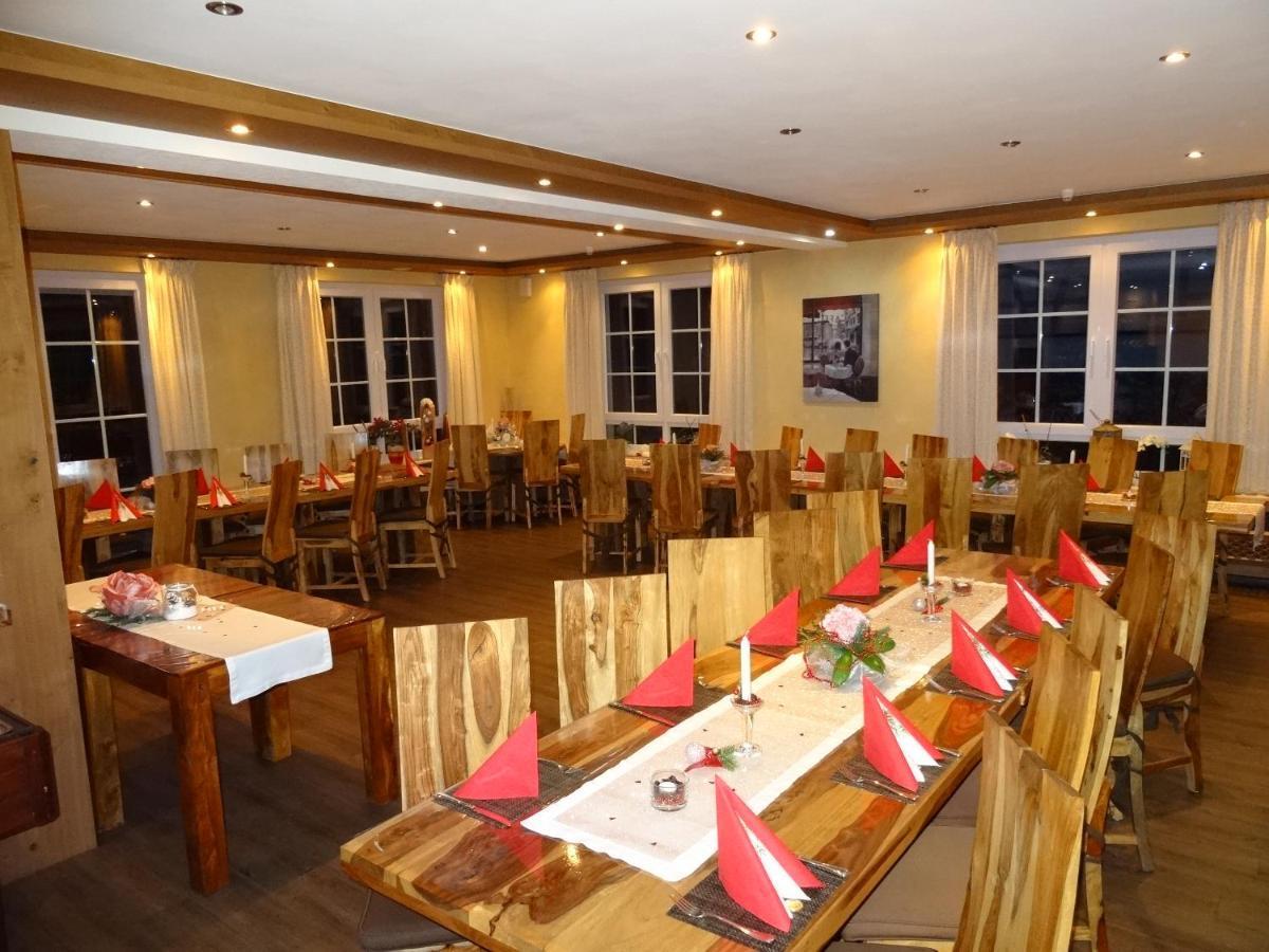 Hotel 4 Jahreszeiten Mit Restaurant อัลบ์ชตัดท์ ภายนอก รูปภาพ