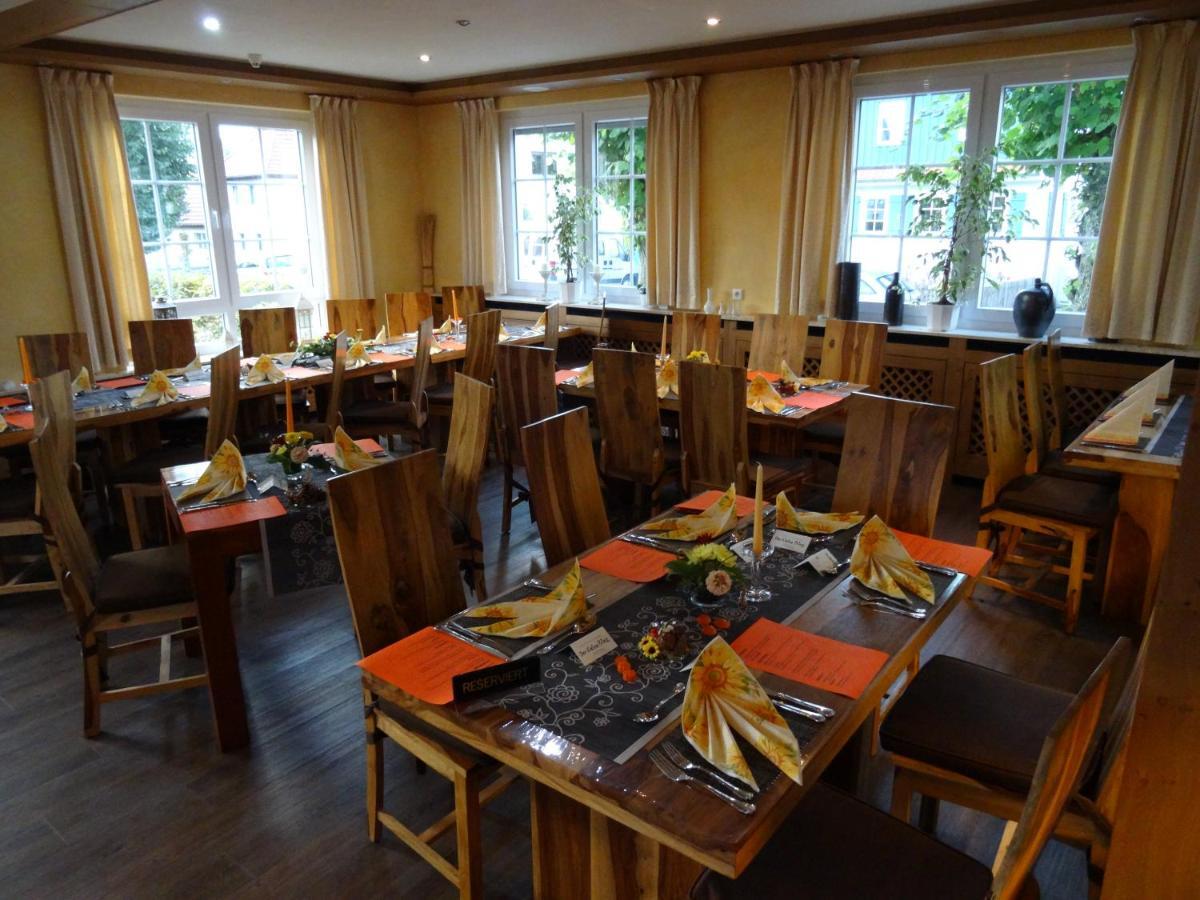 Hotel 4 Jahreszeiten Mit Restaurant อัลบ์ชตัดท์ ภายนอก รูปภาพ