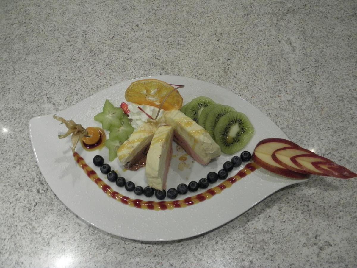 Hotel 4 Jahreszeiten Mit Restaurant อัลบ์ชตัดท์ ภายนอก รูปภาพ